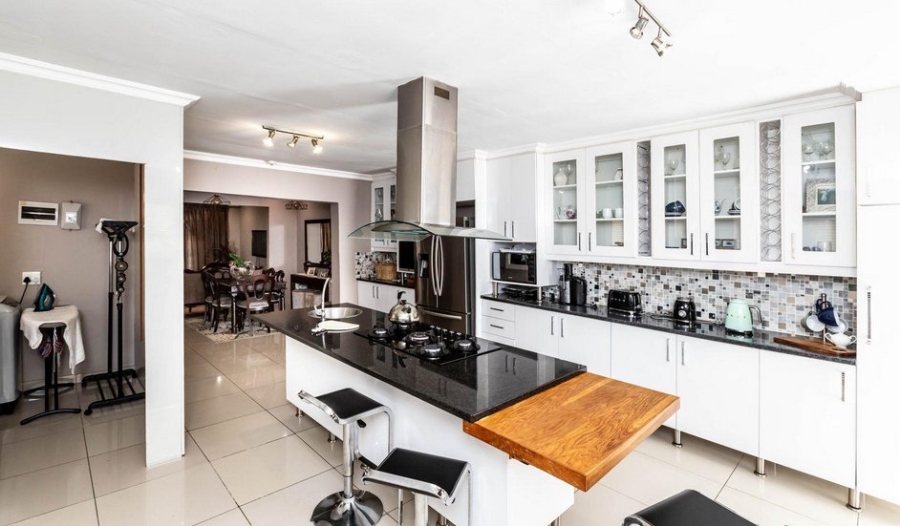 8 Bedroom Property for Sale in Abbotsford Eastern Cape